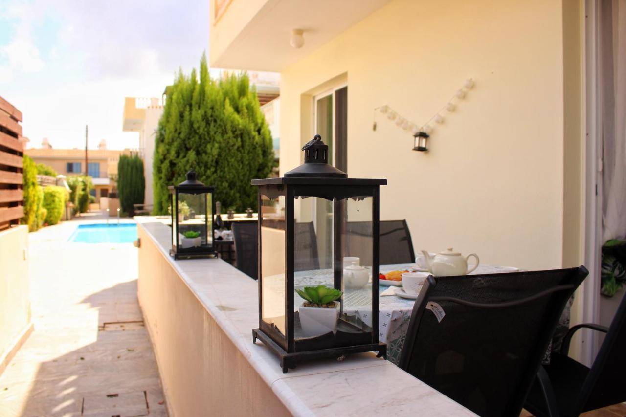 Cozy Poolside Apartment Paphos Ngoại thất bức ảnh