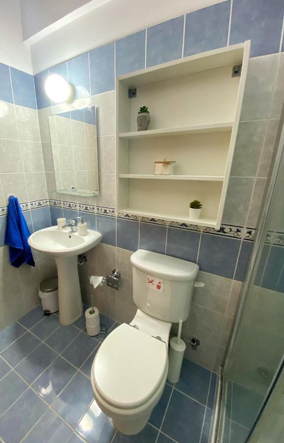 Cozy Poolside Apartment Paphos Ngoại thất bức ảnh