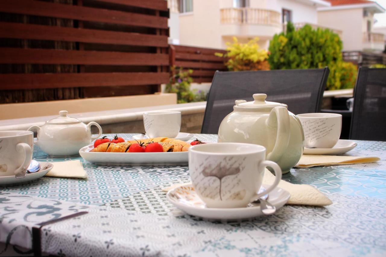 Cozy Poolside Apartment Paphos Ngoại thất bức ảnh