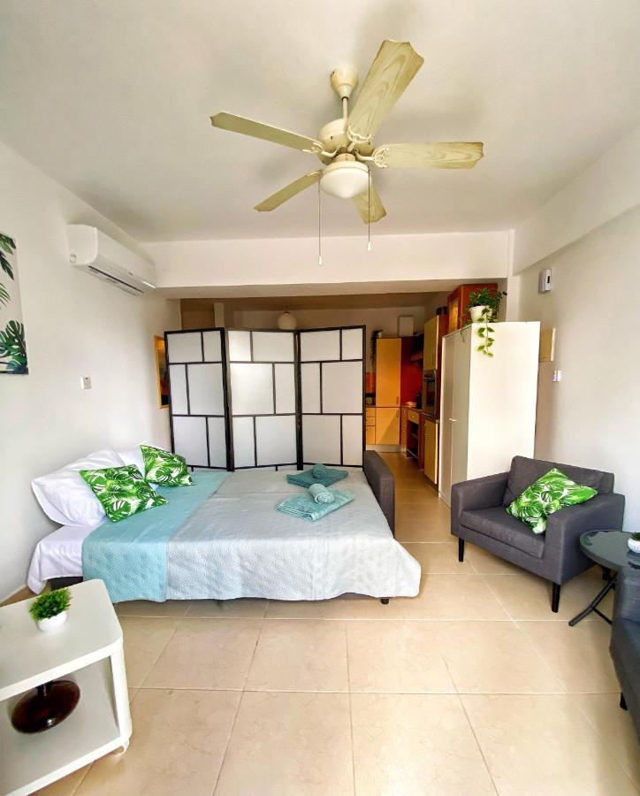 Cozy Poolside Apartment Paphos Ngoại thất bức ảnh