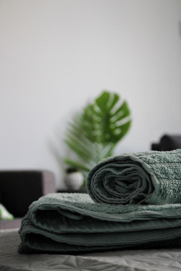 Cozy Poolside Apartment Paphos Ngoại thất bức ảnh